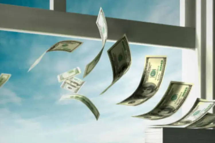 
	Dinheiro saindo pela janela: &Eacute; poss&iacute;vel mudar para um plano mais barato
 (Getty Images/Getty Images)