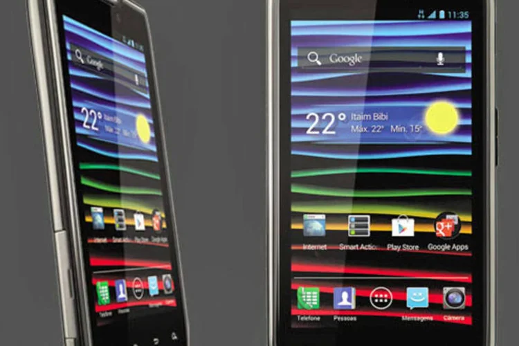 RAZR MAXX: o aparelho utiliza o sistema operacional Ice Cream Sandwich – nome dado à versão 4.0 do sistema Android (Divulgação/Motorola)