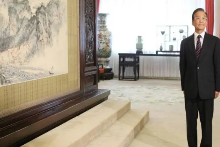 "Para reforçar a cooperação com os países da Europa central e do leste, o governo chinês decidiu criar uma linha especial de 10 bilhões de dólares, destinada a apoiar projetos de cooperação em infraestruturas, novas tecnologias e economias verdes", disse Wen Jiabao, primeiro-ministro chinês (Getty Images)