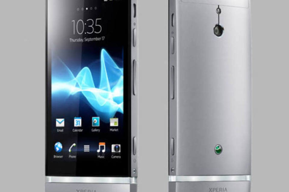 Xperia P é opção elegante de smartphone