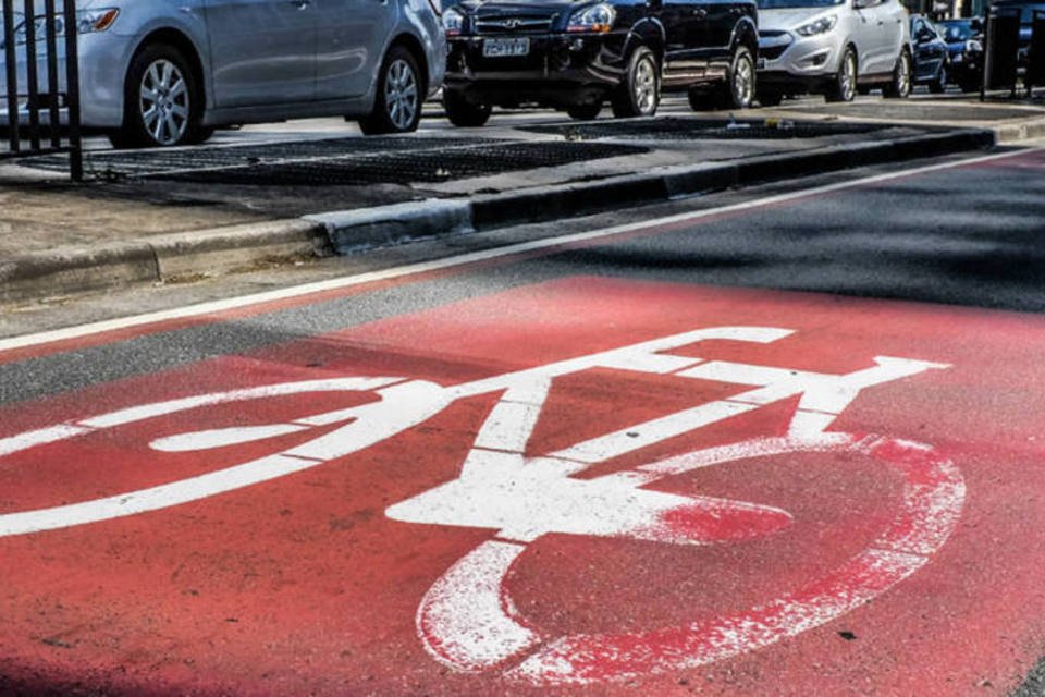 Com protesto, Haddad inaugura ciclovia embaixo do minhocão