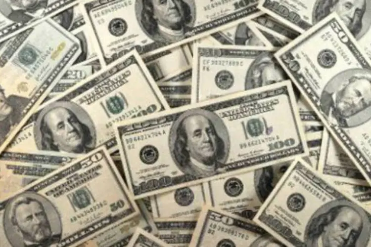 
	Recorde: ao longo do dia, a moeda norte-americana chegou a ultrapassar a barreira de R$ 3,70
 (Karen Bleier/AFP)