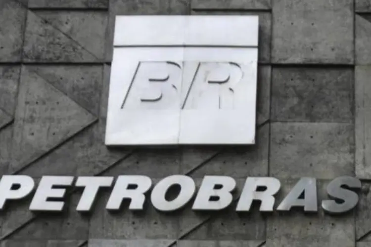 
	Petrobras: a estatal planeja levantar at&eacute; R$ 4 bilh&otilde;es (US$ 1,3 bilh&atilde;o) j&aacute; na semana que vem
 (Tânia Rêgo/Agência Brasil)