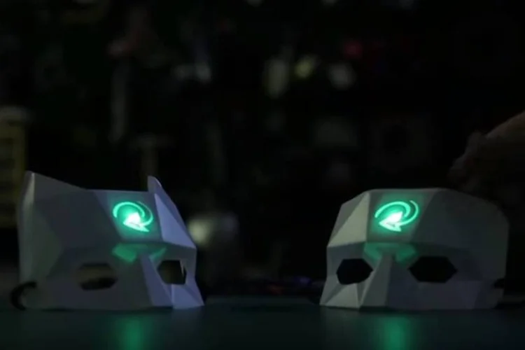 
	M&aacute;scaras da Skol Beats: toda vez que as m&aacute;scaras se aproximavam, informa&ccedil;&otilde;es eram cruzadas para encontrar o match perfeito
 (Reprodução/YouTube)