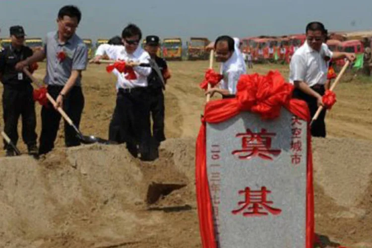 Cerimônia marca o início das obras do Sky City, na cidade de Changsha: o curto prazo de realização causou preocupação, já que se teme que a qualidade da construção seja ruim. (©afp.com / Str)