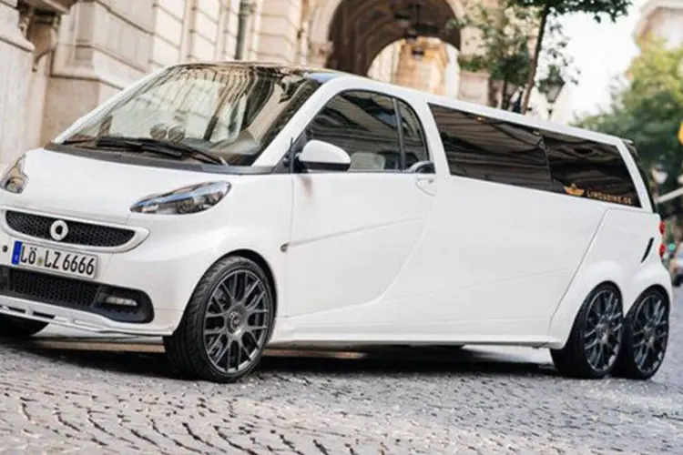 Smart For Two convertido em limusine: carro original é justamente conhecido por ser um dos mais compactos do mercado (Divulgação)