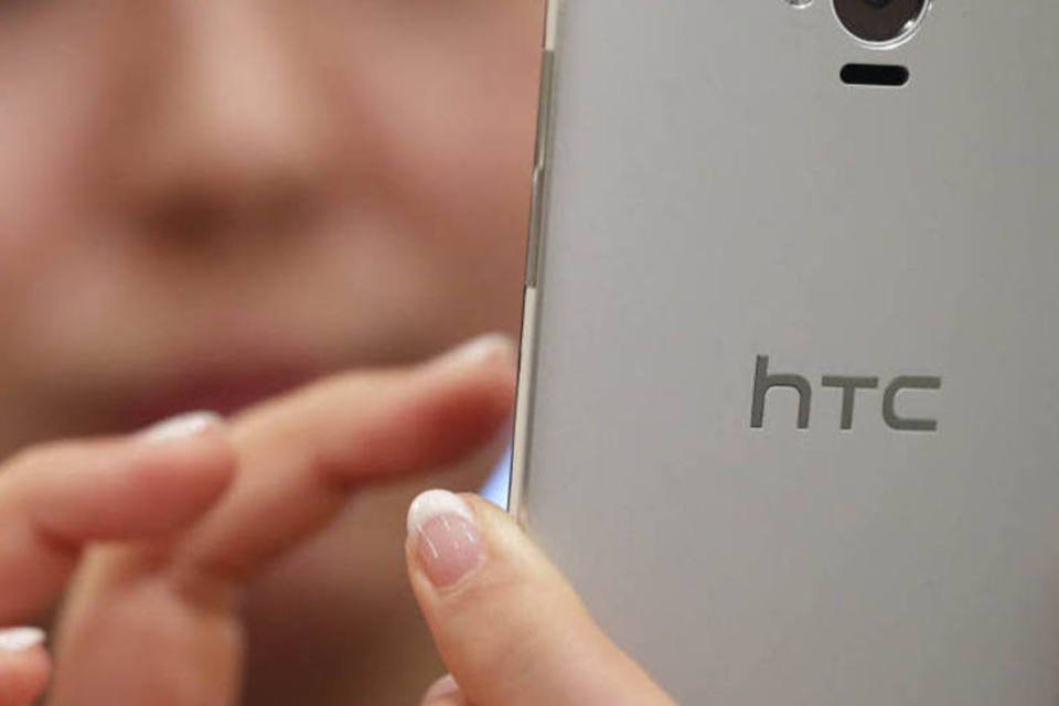 HTC demitirá 15% de funcionários por queda de vendas
