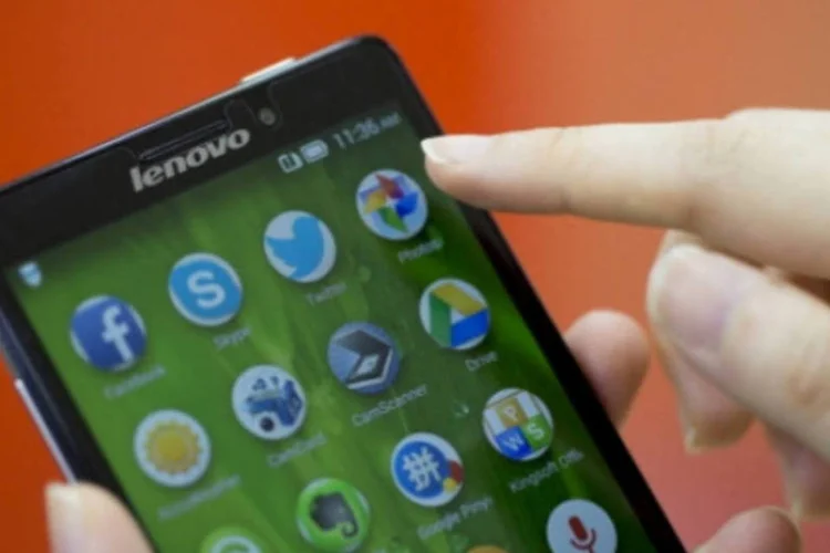 Smartphone da Lenovo: vendas de celulares da empresa dobraram entre abril e junho (Getty Images)
