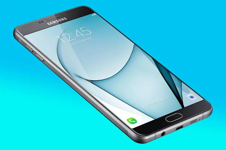 Galaxy A9: Smartphone tem tela de 6 polegadas e funciona para realizar pagamentos via Samsung Pay (Divulgação/Samsung)