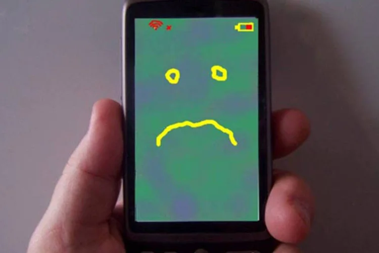 Smartphone triste (Ron Bennetts/ Flickr)