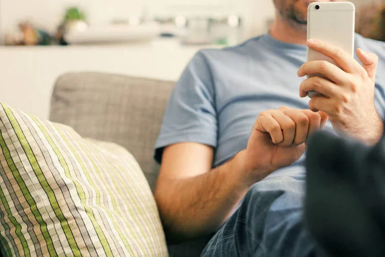 
	Smartphone: ao todo, 11 ferramentas v&atilde;o estar dispon&iacute;veis durante a campanha para que eleitores se informem sobre o pleito e, at&eacute; mesmo, fiscalizem os candidatos
 (Juri Pozzi/Thinkstock)