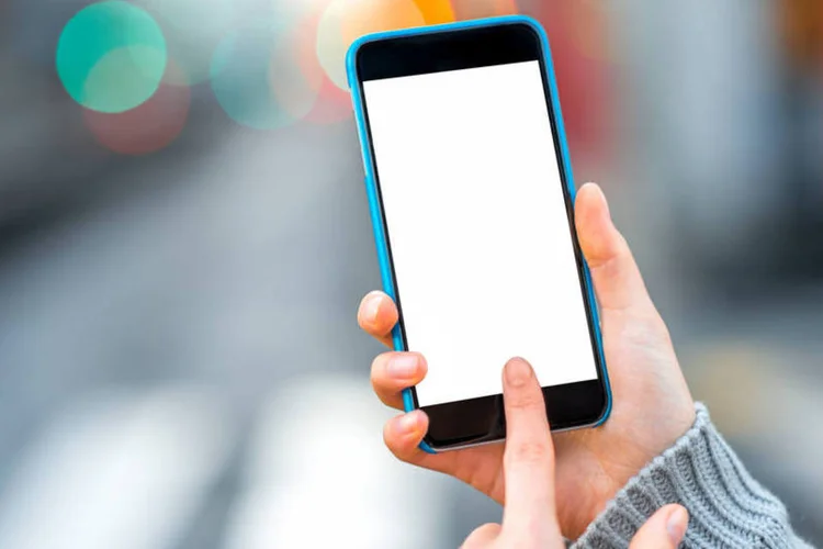 Smartphones: Há planos de celulares iguais com preços muito diferentes (Thinkstock/RossHelen)
