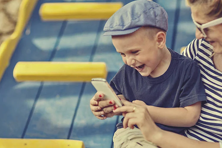 
	Smartphone: Brasil &eacute; o segundo pa&iacute;s que mais baixa apps para dispositivos Android
 (Thinkstock/milanrajce)
