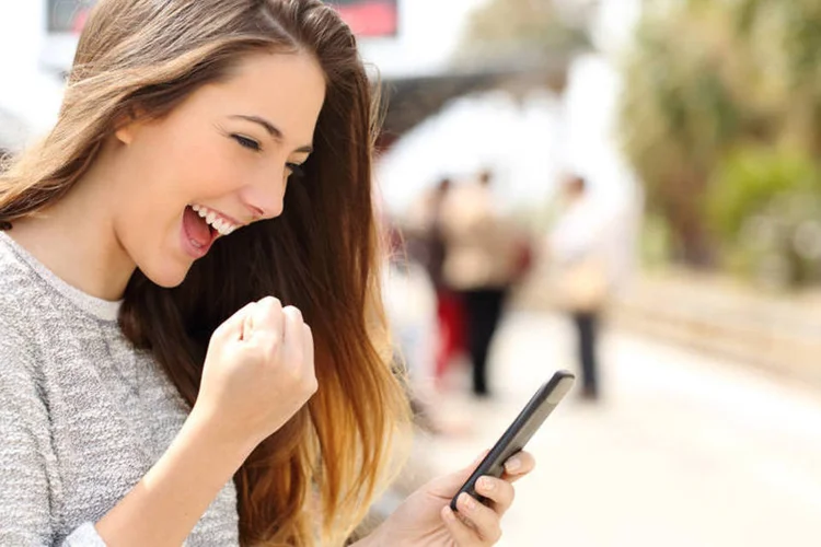 
	Smartphone: rede 5G deve chegar apenas em 2020 com alta velocidade
 (AntonioGuillem)