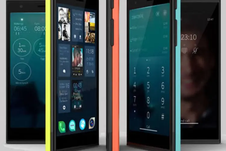 
	Smartphone da Jolla: o telefone usa um sistema operacional chamado Sailfish, que &eacute; baseado no software MeeGo, abandonado pela Nokia depois de sua escolha pelo Windows
 (Reprodução/Jolla)