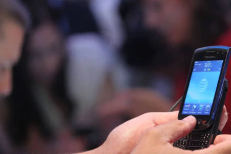 O uso do e-mail também caiu em 18% entre as pessoas de 25 a 34 anos