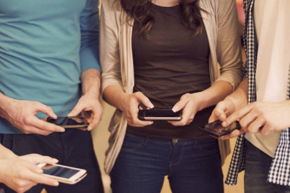 Celular é usado por 82% dos jovens para acessar a internet