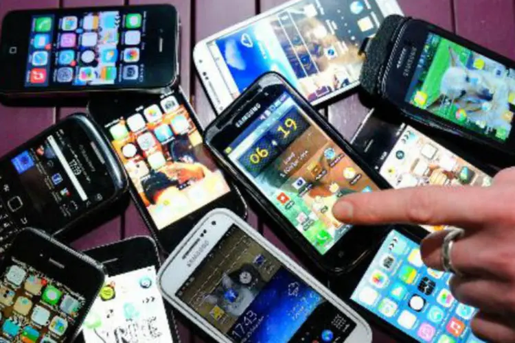 
	As vendas mundiais de celulares por ano subir&atilde;o de 1,88 bilh&atilde;o em 2014 para 2,16 bilh&otilde;es em 2020
 (Philippe Huguen/AFP)