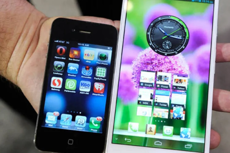 Crescimento das vendas de smartphones mostram a mudança de comportamento dos consumidores que hoje desejam consumir e criar dados com o dispositivo, além de usá-lo para telefonar (Sean Gallup/Getty Images)