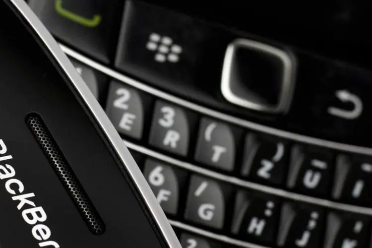 
	Smartphones BlackBerry, da RIM: os pap&eacute;is da empresa avan&ccedil;aram mais de 0,5 d&oacute;lar na Nasdaq
 (REUTERS/Valentin Flauraud/Arquivo)