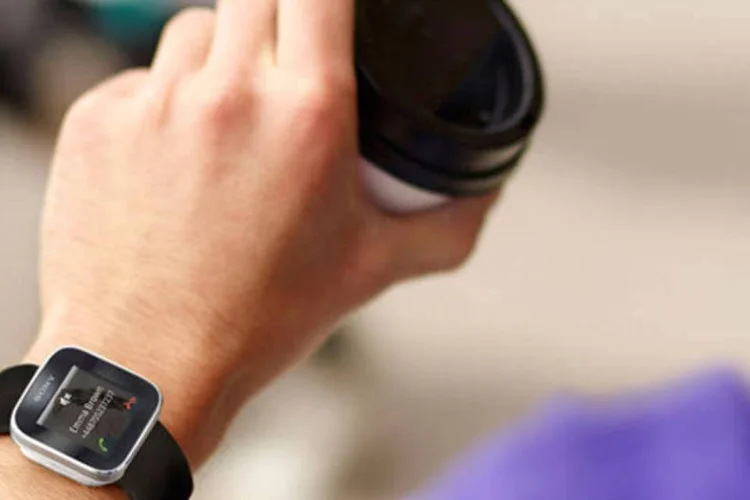 Sony lança SmartWatch nos Estados Unidos. Aparelho se conecta ao smartphone e traz as funcionalidades para pulso do usuário (Sony)