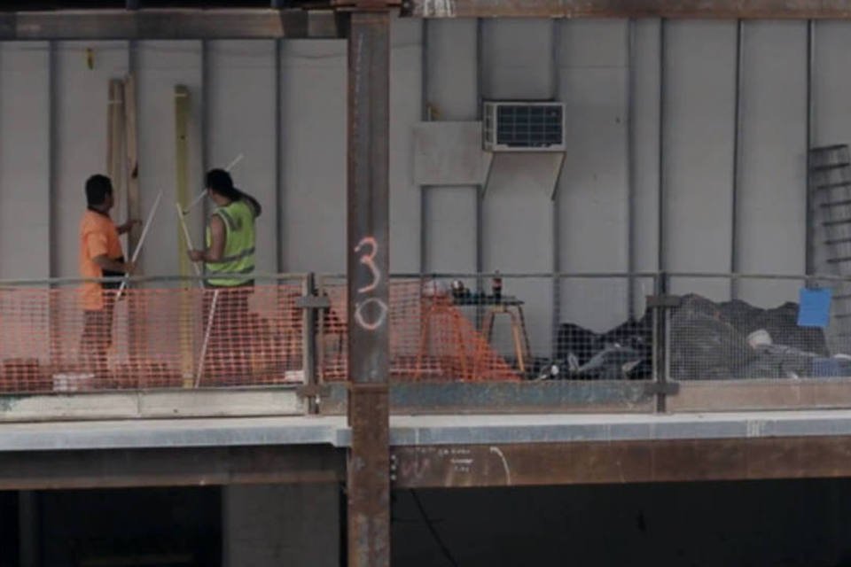 Trabalhadores de obra trocam cantadas por gritos feministas