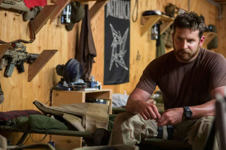 
	Cena de &quot;Sniper Americano&quot;: organiza&ccedil;&atilde;o de direitos civis &aacute;rabe-americana pede que diretor e ator do filme denunciem o &oacute;dio aos mu&ccedil;ulmanos
 (Divulgação)