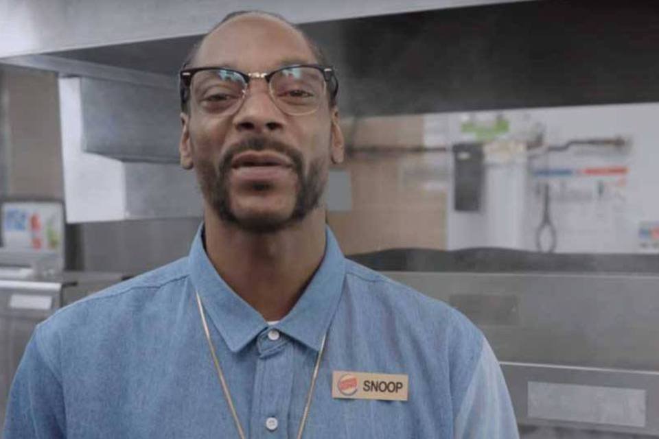 Snoop Dog vai vender hot-dog no Burger King