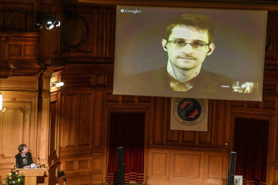 Snowden defende sociedade mais aberta e liberal em discurso