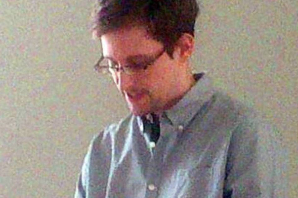 EUA alertam que Snowden tem dados comprometedores