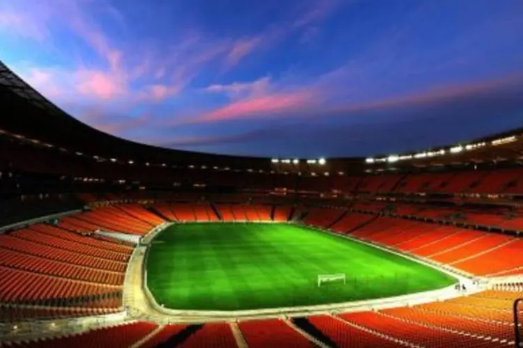 Pela tevê, internet ou celular: o mundo inteiro estará de olho no estádio Soccer City, em Johannesburgo (.)