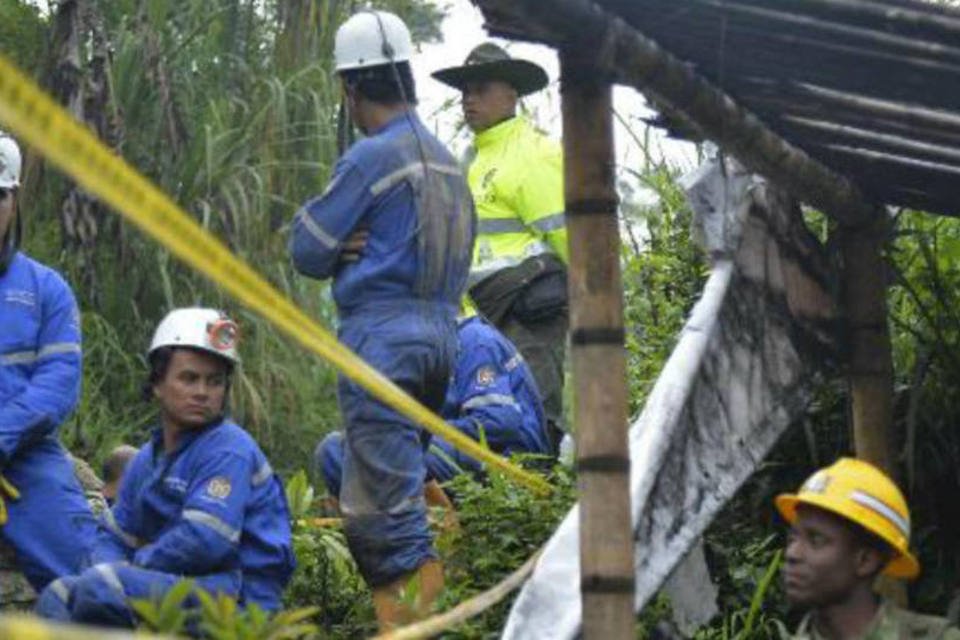 Colômbia descarta retirada com vida de mineradores presos