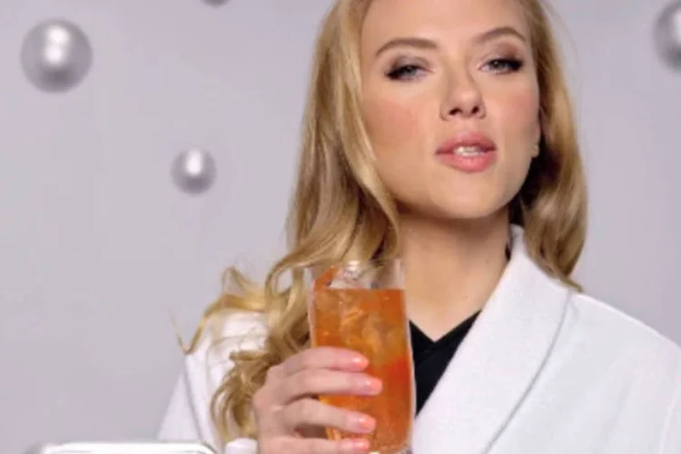 Comercial da SodaStream para o Super Bowl: o CEO da SodaStream, Daniel Birnbaum, sugeriu que a Fox esteja “com medo” dos dois anunciantes e reclamou (Reprodução/YouTube/SodaStreamGuru)