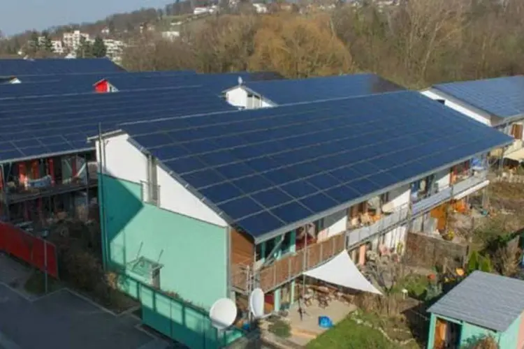 Casas com painéis de energia solar na Alemanha (Getty Images)