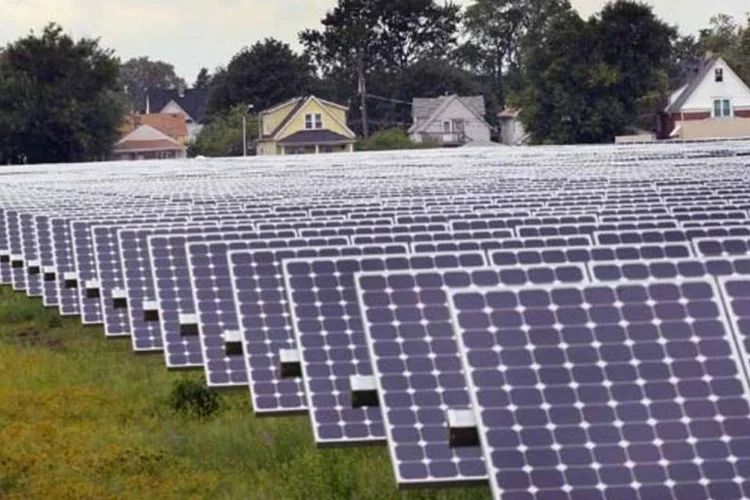 Painéis de energia solar (Getty Images)