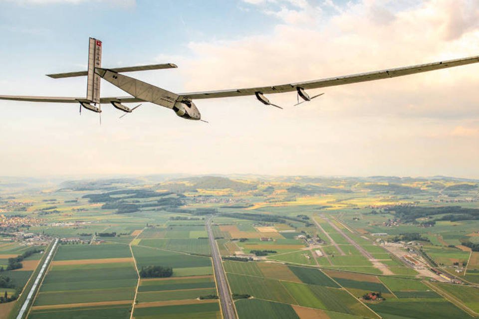 Avião Solar Impulse chega à China após 22 horas de voo