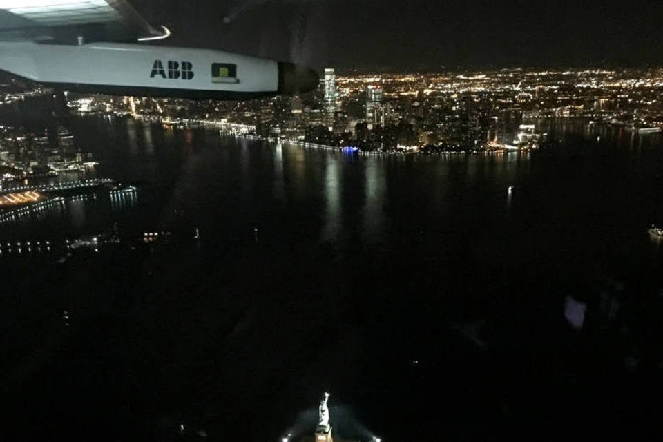 Solar Impulse 2 decola de NY e inicia voo transatlântico
