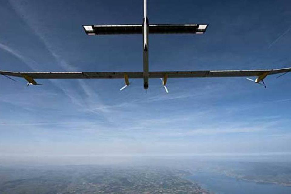 Avião solar chega com sucesso ao destino final