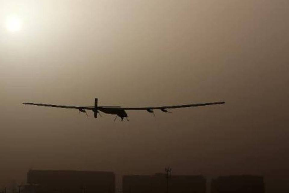 Solar Impulse 2 adia voo sobre Oceano Pacífico por mau tempo