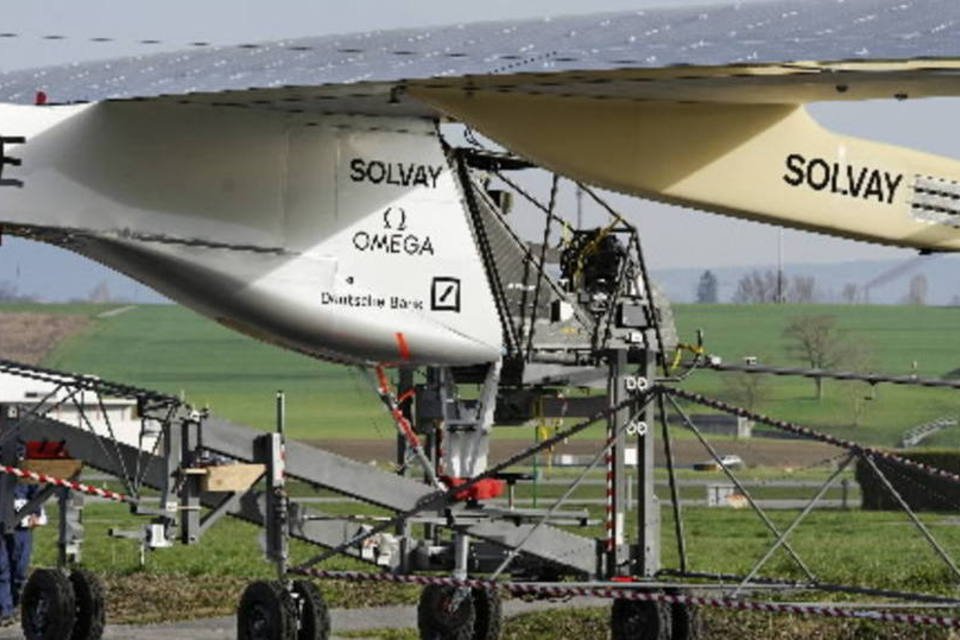 Avião solar prepara volta ao mundo a partir de Abu Dhabi