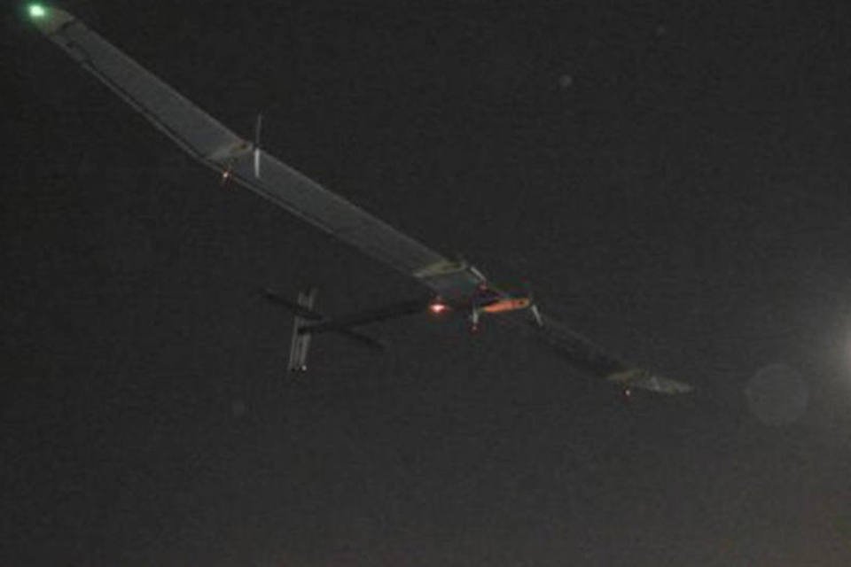 Solar Impulse decola para primeira viagem intercontinental