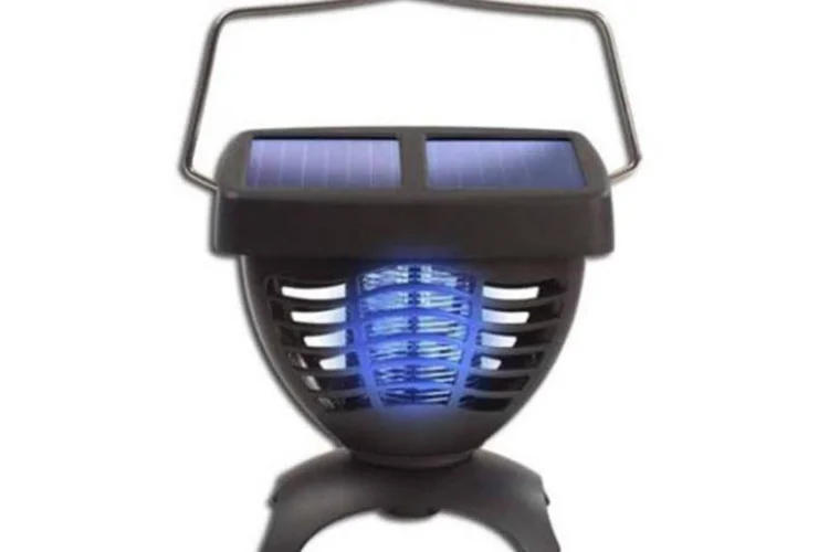 Para atrair os mosquitos, o Killer Insect Solar Powered utiliza uma luz de LED (Divulgação)