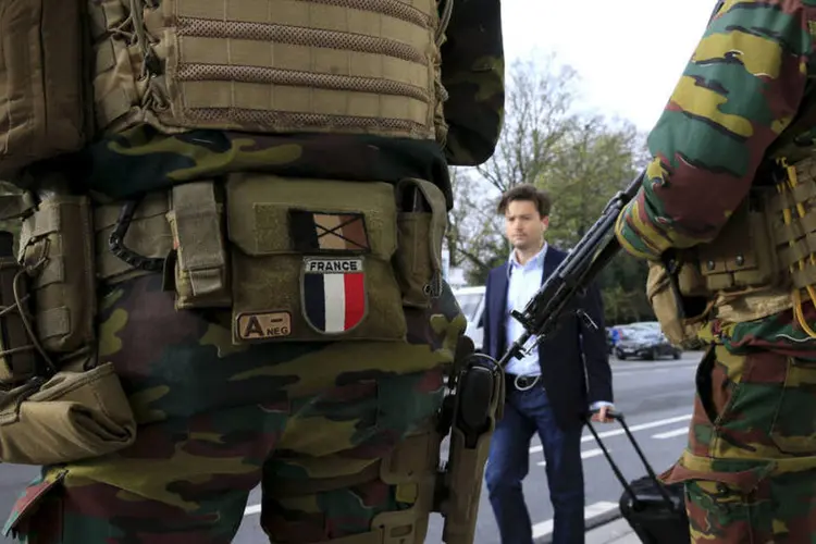 
	Atentados em Paris: os ca&ccedil;as franceses atacaram pela segunda noite a cidade de Raqa (norte da S&iacute;ria), reduto do EI
 (Pascal Rossignol / Reuters)