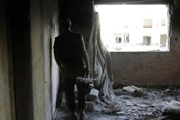 Um soldado do exército sírio no bairro de Jobar, no leste de Damasco (Joseph Eid/AFP)