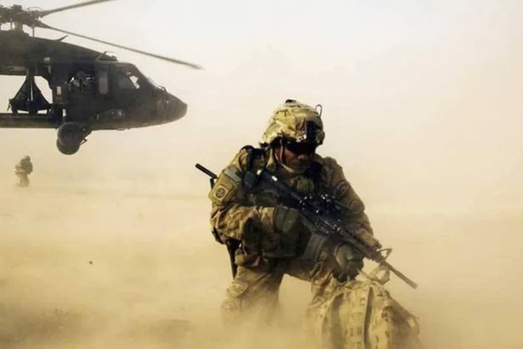 Soldado americano no Afeganistão: o bombardeio ao hospital pode ser considerado crime de guerra (Lucas Jackson/Reuters)