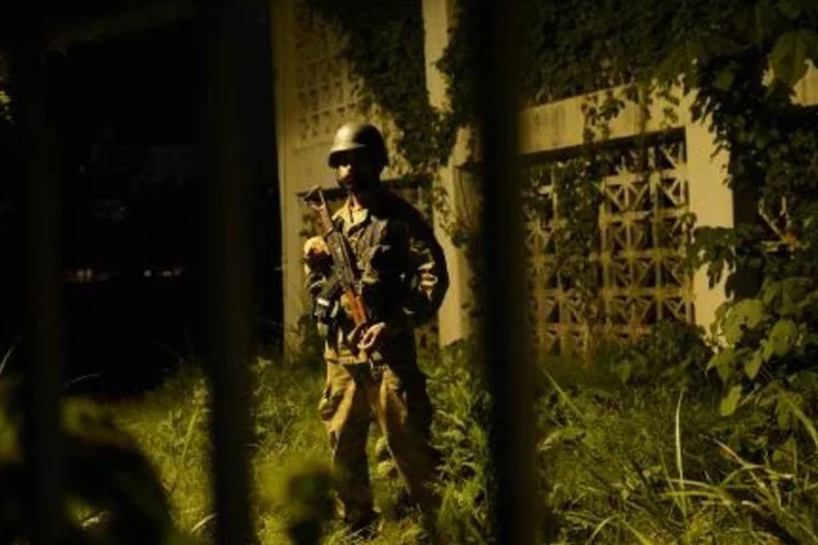 Soldado paquistanês em Islamabad: aumento de tensão deixou 20 mortos em 10 dias (Farooq Naeem/AFP)