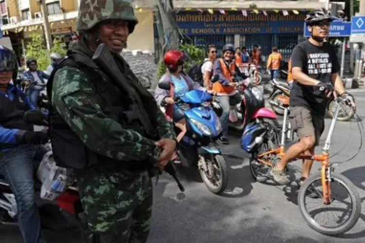 Soldado tailandês: 155 pessoas foram proibidas de viajar ao exterior, diz porta-voz (Christophe Archambault/AFP)