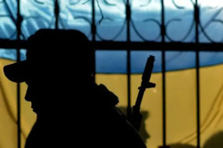 
	Silhueta de um soldado ucraniano em Sebastopol: no total, 58% dos russos acreditam que a R&uacute;ssia tem o direito de integrar territ&oacute;rios de pa&iacute;ses da ex-URSS
 (Filippo Monteforte/AFP)