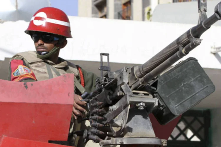 
	Soldado monta guarda no I&ecirc;men: ap&oacute;s sua morte, Shihri foi enterrado pela Al Qaeda em um local desconhecido, de acordo com as pr&aacute;ticas seguidas por este grupo
 (Mohamed al-Sayaghi)