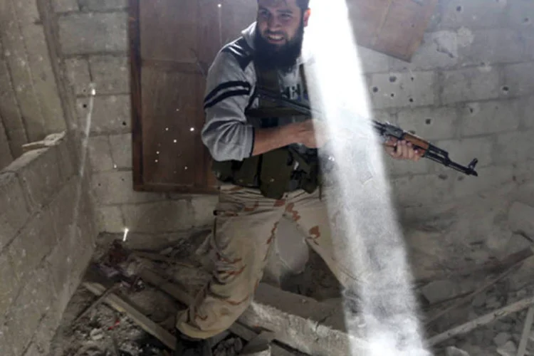 
	Soldado da S&iacute;ria: o grupo liderado por Abu Moussa se responsabilizou por v&aacute;rios atentados cometidos contra alvos israelenses durante a segunda intifada.
 (REUTERS/Goran Tomasevic)